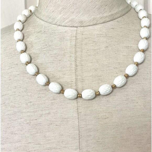 Trifari Jewelry - Trifari vintage white and gold tone necklace
